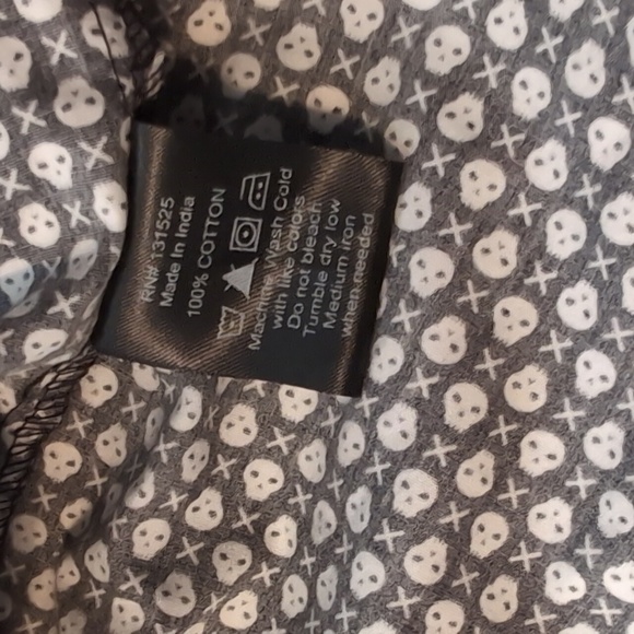 Button down shirt with tiny skulls, Medium - Picture 3 of 3